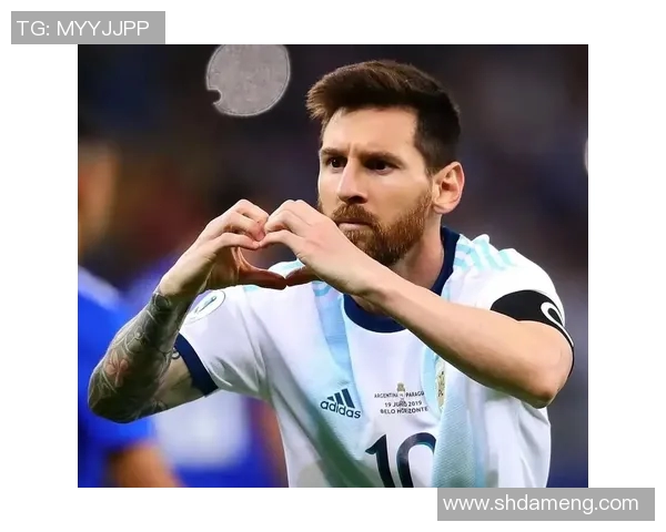 足球明星魅力半身照欣赏展现他们的风采与个性